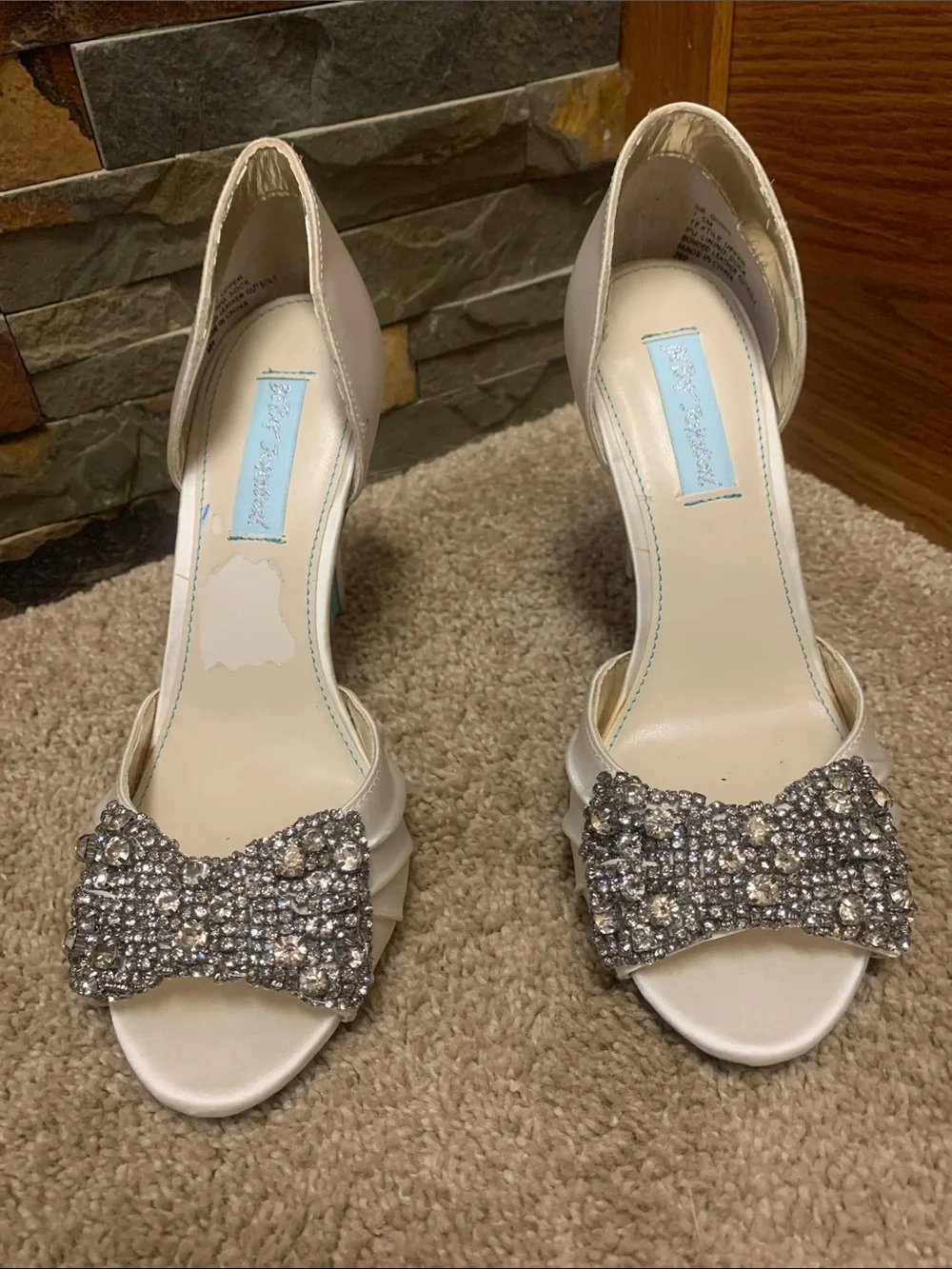 Blue by betsey Johnson 7.5 sb gown Ivory Crystal Bow Peep-Toe High Heels